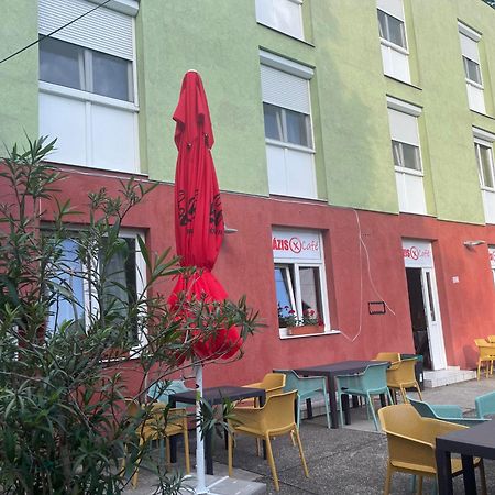 Tifani Szallo Hotel Балатонлеле Екстериор снимка