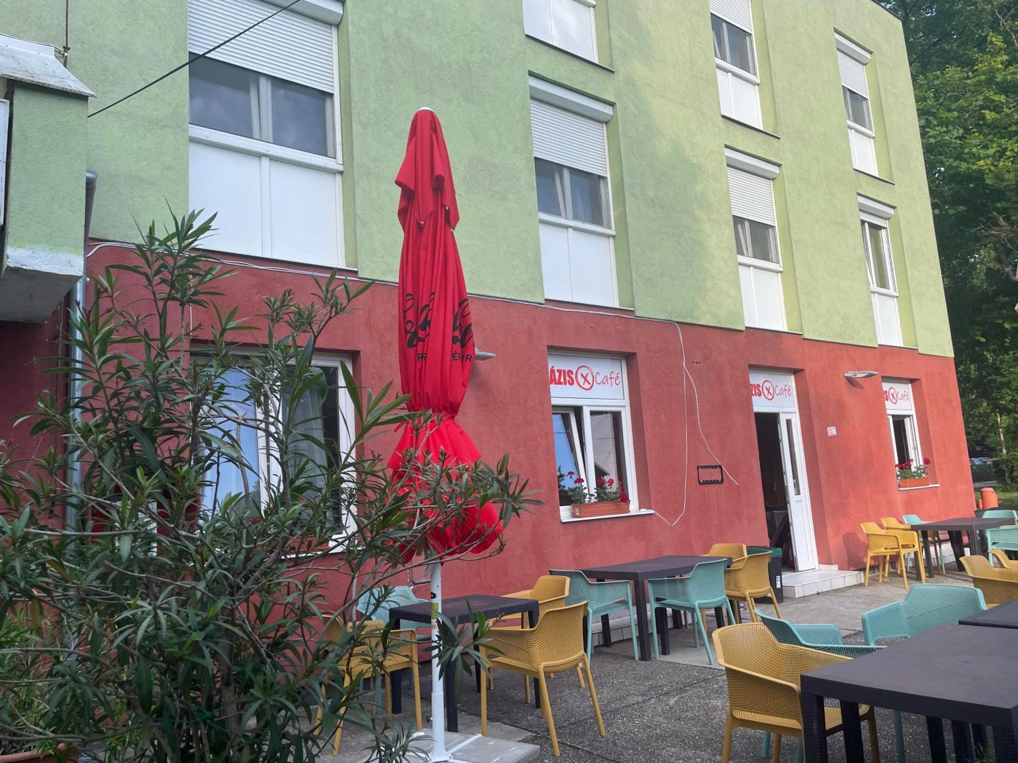 Tifani Szallo Hotel Балатонлеле Екстериор снимка