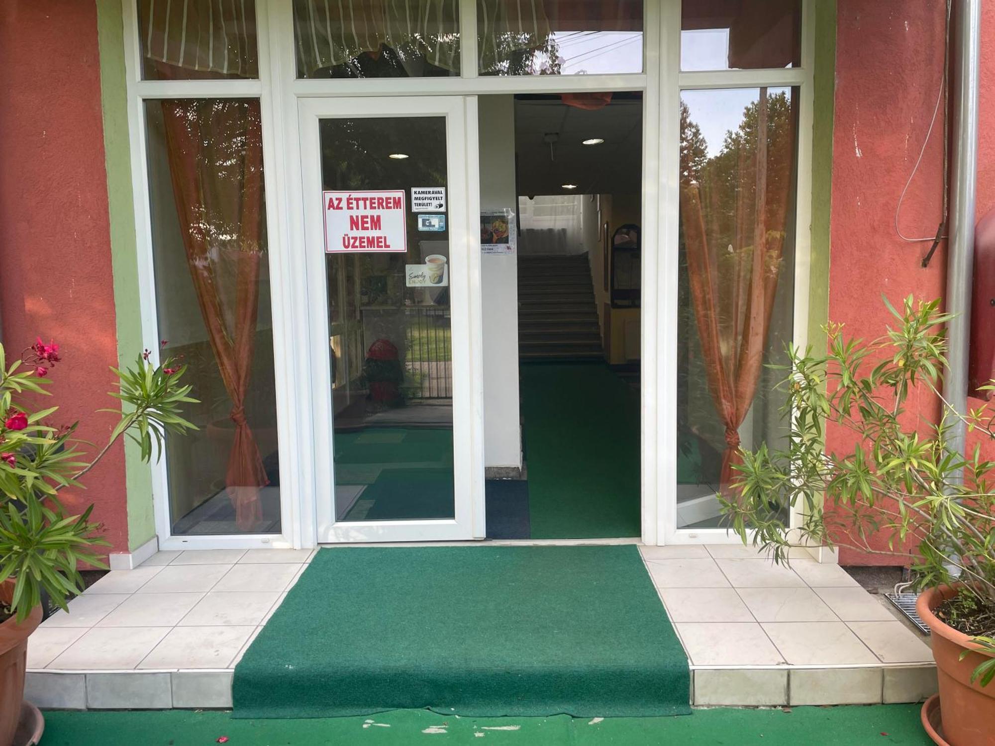 Tifani Szallo Hotel Балатонлеле Екстериор снимка