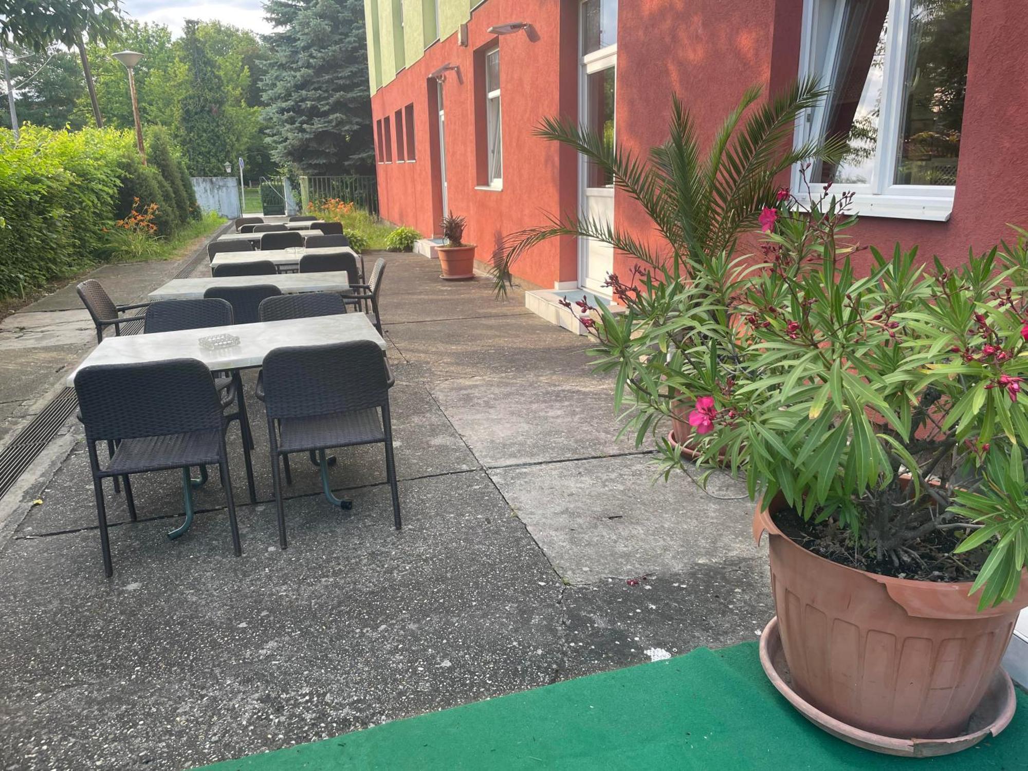 Tifani Szallo Hotel Балатонлеле Екстериор снимка
