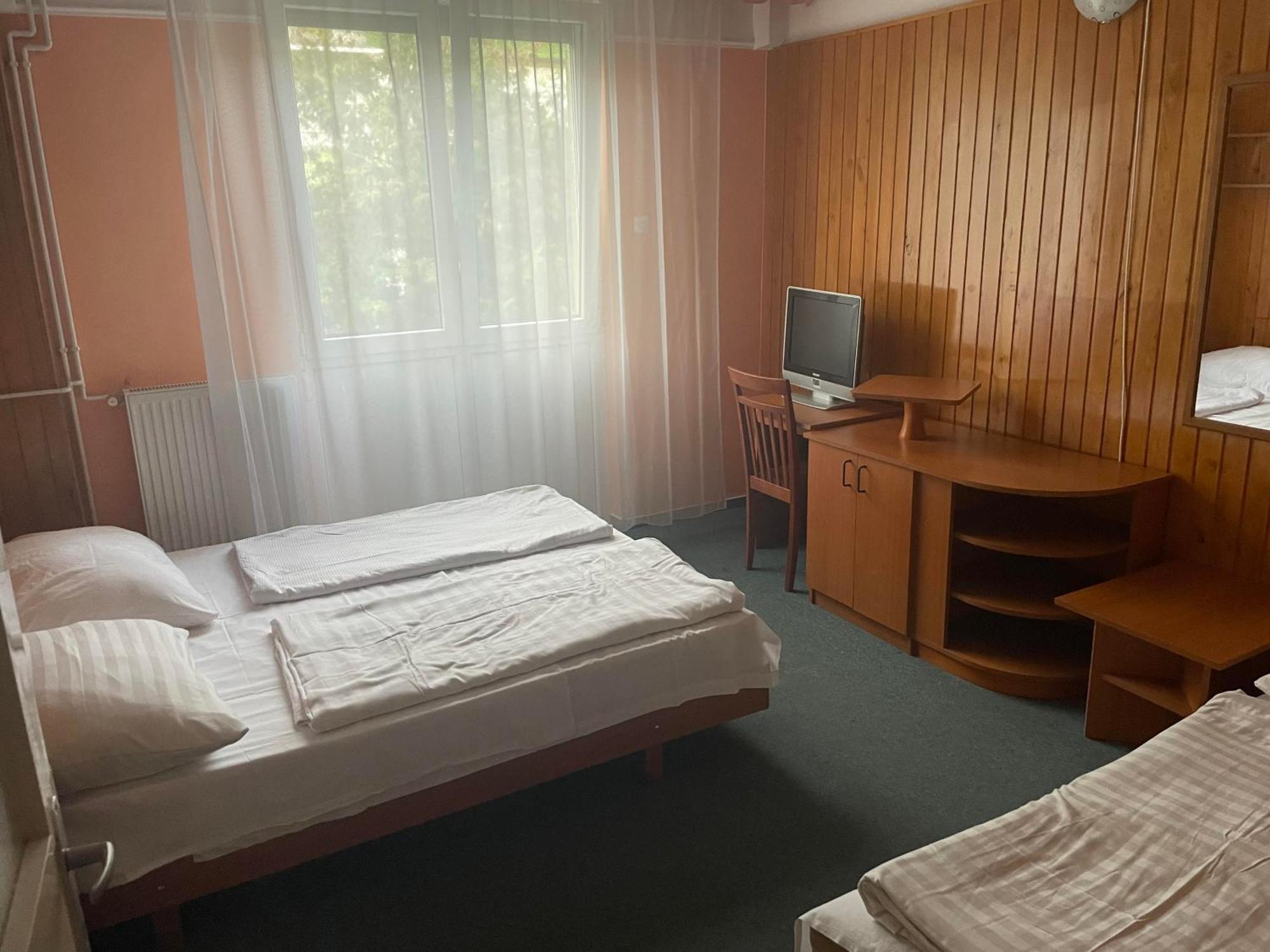 Tifani Szallo Hotel Балатонлеле Екстериор снимка