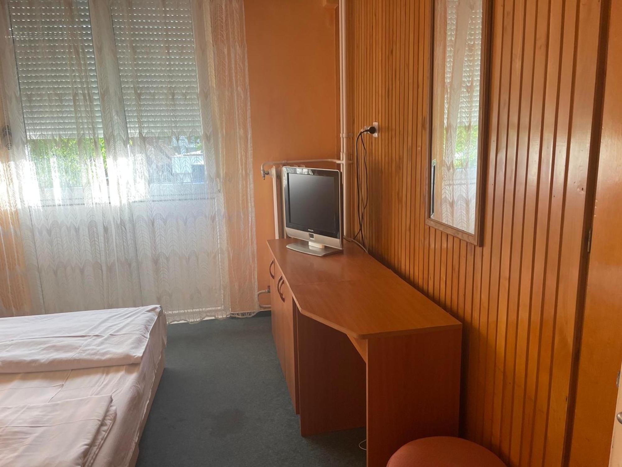 Tifani Szallo Hotel Балатонлеле Екстериор снимка
