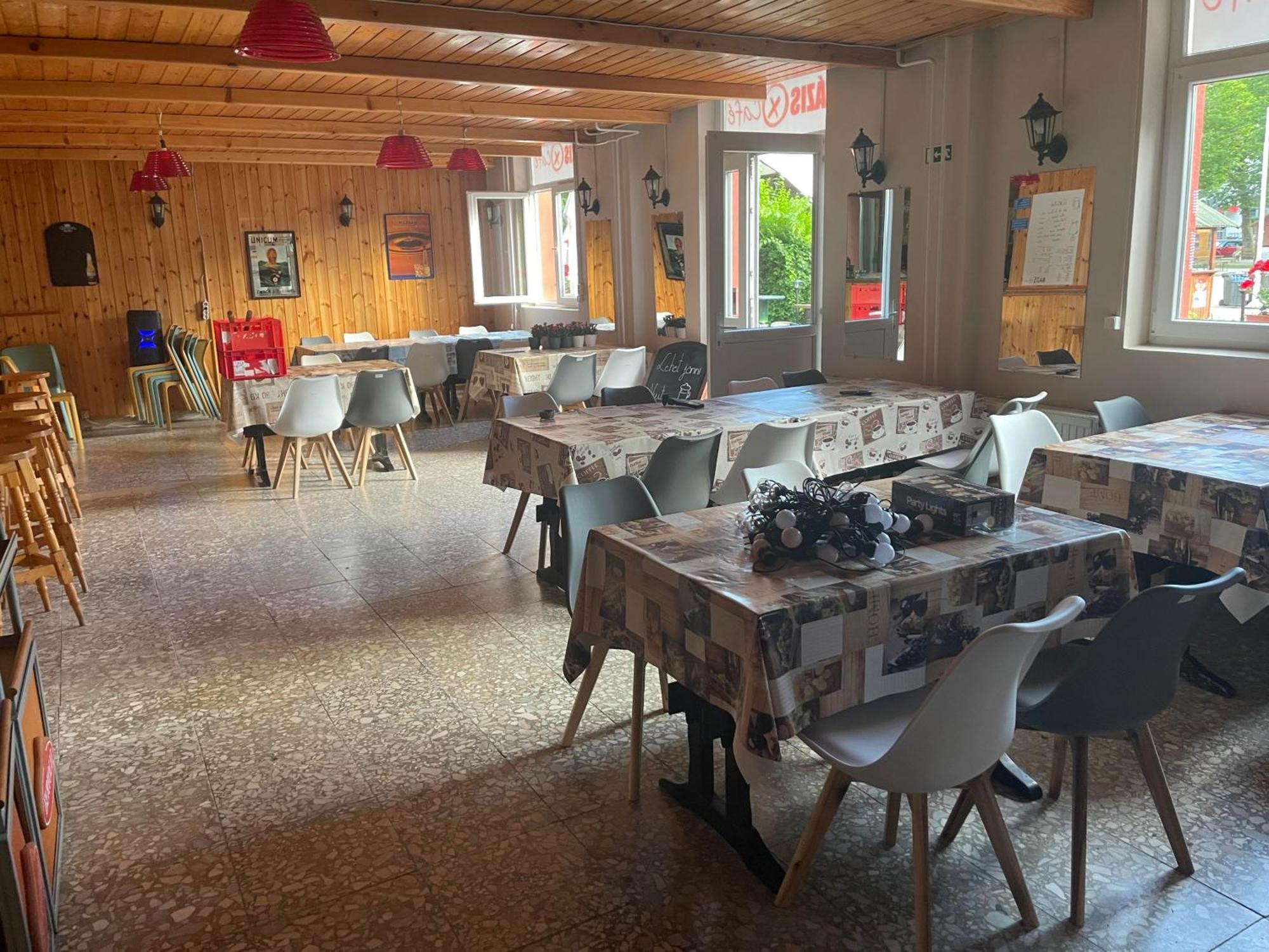 Tifani Szallo Hotel Балатонлеле Екстериор снимка